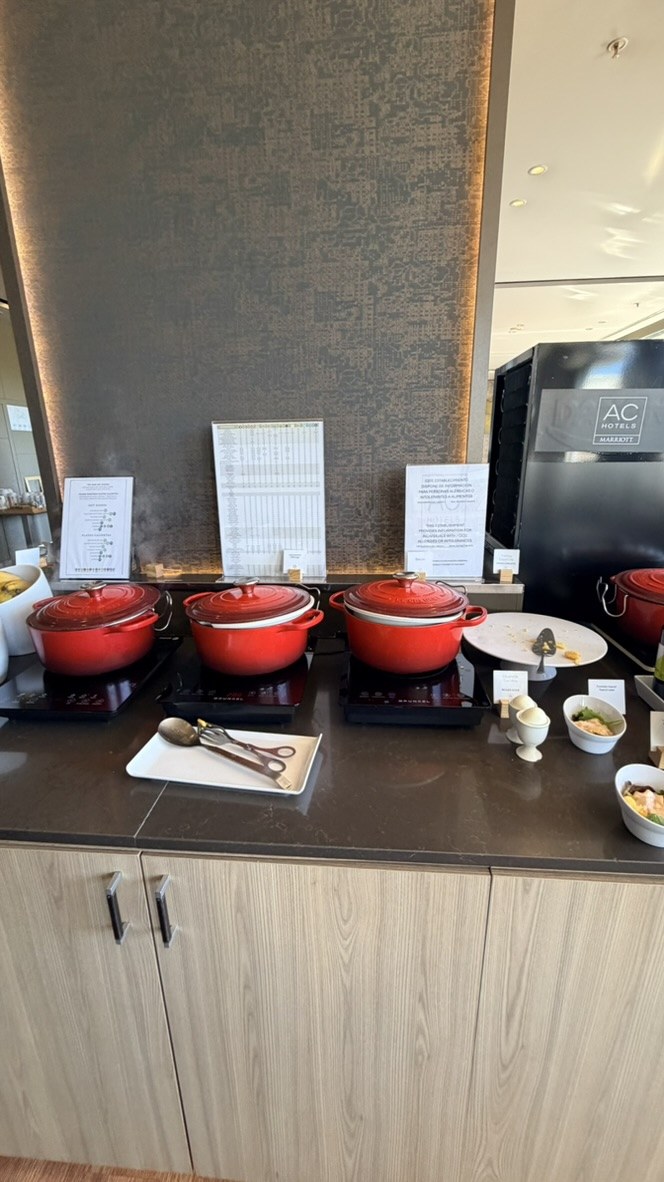 Red lidded pots holding the hot breakfast selection